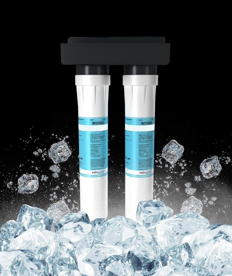 Rainwater su filtresi, buzla çevrili; yüksek performanslı su arıtma çözümü.