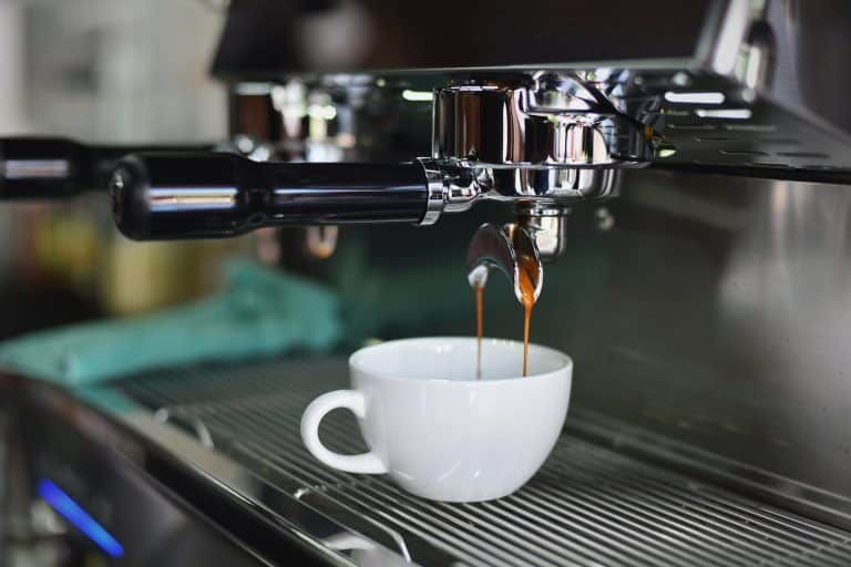 Yağmur Damlası espresso makinesiyle kahve hazırlama süreci.
