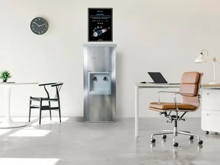 Rainwater ofis su sebili, modern ofis ortamında.